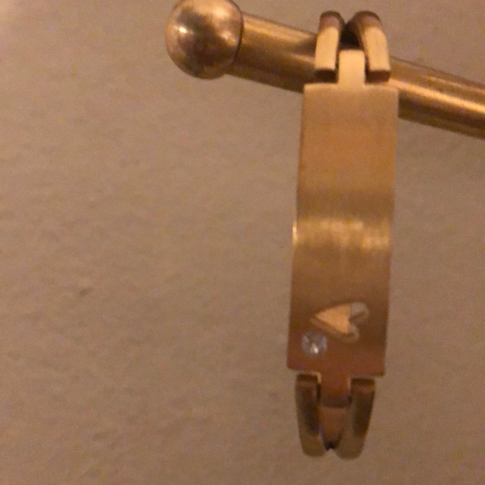 Gold tone bracelet